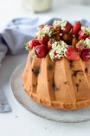 Yogurette Gugelhupf Mit Frischen Erdbeeren