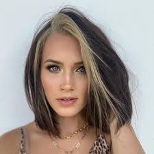 Balayage is applied to the roots of the hair. 25 Fabulous Looks With Blonde Highlights On Brown Hair