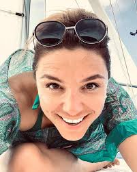 Both evi hanssen and dennis weening are willing to support this campaign as well and did we mention the 30 dancers who are practising the choreography at this moment?! Evi Hanssen S Feet Wikifeet