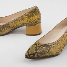 Tri par popularité tri par notes moyennes tri par nouveauté tri par tarif croissant tri par tarif décroissant. Chaussure En Cuir Avec Imprime Serpent De Couleur Moutarde Et Noire Chaussures Gadea Pour Femme En Ligne