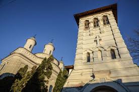 Impresionat de acest episod si de credinta arnautului sau, domnitorul. Biserica Sf Haralambie SÄƒrÄƒrie Iasi Romania Landmarks Building Travel