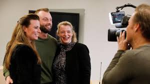 Obwohl der ultraschall 7+6 sagt. Niederlande Arzt Soll Patientinnen Mit Eigenem Sperma Befruchtet Und 200 Kinder Gezeugt Haben Stern De