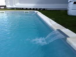 Les Equipements Optionnels Pour Amenager Votre Piscine France Piscines Composites