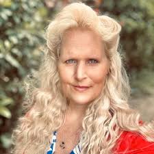 Kirsty-ann Johnstone (@KirstyJ80)