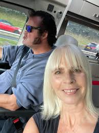 En route. See you all soon 🚍🕺🍺🍷