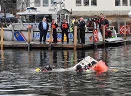 Whatever your choice of craft, winipesuakee has 72 square miles to explore. Wreckage Of Boat Involved In Fatal Lake Winnipesaukee Crash Recovered Public Safety Unionleader Com