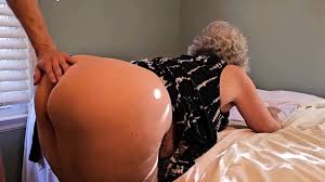 Video porno gratis in alta defenition su dispositivi mobili - Big Ass  Amateur Granny Gets A Young Dick - - HD21.com