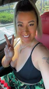 Allie Hicks's Instagram, Twitter & Facebook