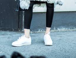 Voir plus d'idées sur le thème chaussures homme, chaussure, mode homme. Ces Bonnes Raisons D Adopter La Basket Blanche Au Printemps