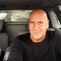 Lisa Chute's Instagram, Twitter & Facebook