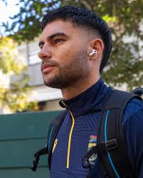 Happy Birthday to our dynamic opener, Reeza Hendricks! 🎉 From elegant  cover drives to match-winning partnerships, here's to more runs,  milestones, and success in green and gold. 🏏🎂 #WozaNawe