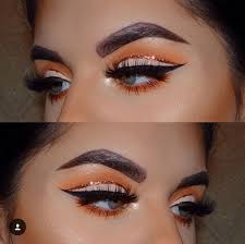 今 海外でも日本でも流行っているメイクアップ術が カットクリース 目を大きくゴージャスに魅せてくれるこのメイクアップ は一重や奥二重が多い日本人にとって外人風のお目目になれる重要なメイク術 今回はそのカットクリースをマスターする方法をご紹介します