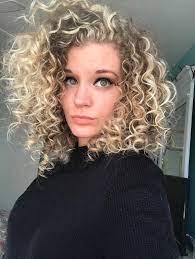 Not to say pure white people can't have curls (i know many white people get very very upset when people insinuate this) and it's true. Pin On Looks Para Copiar