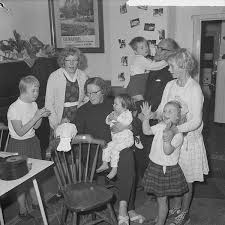 Josephine baker was born freda josephine mcdonald in st. File Opdracht Telegraaf De Nederlandse Josephine Baker In Driebergen Met Haar Kinder Bestanddeelnr 916 9490 Jpg Wikimedia Commons