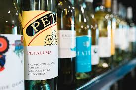 Top airlie beach bars & clubs: Whitsunday Liquor Stores Open For Business Sailing Whitsundays