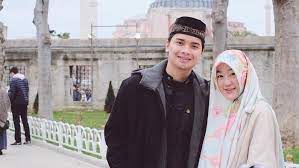 Alvin larissa bercerai 5 tahun membangun rumah tangga, pasangan yang menikah muda tersebut kini berkomitmen untuk menjaga hubungan baik dalam membesarkan sang anak. Alvin Faiz Jawab 7 Poin Alasan Larissa Chou Pilih Cerai
