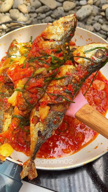Sambal merah ikan goreng