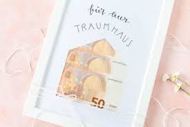 Den richtigen geldbetrag zu wählen ist schwer von einem außenstehenden einzuschätzen, viele neigen dazu hier mehr zu geben als sie für ein geschenk ausgegeben hätten, da der wert. Einfaches Haus Geldgeschenk Zur Hochzeit Ars Textura Diy Blog