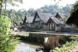 Rumah adat jawa barat memiliki berbagai nama tergantung dengan daerahnya asalnya. 8 Rumah Adat Jawa Barat Nama Gambar Penjelasan Lengkap