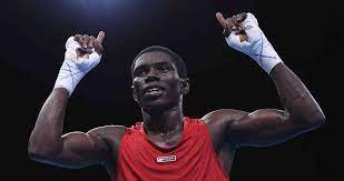 Es el único medallista de plata de colombia en la historia del boxeo, y ahora vuelve para representar al país en #tokyo2020 y demostrar que con una fórmula ganadora #colombiapuedestodo. A Los Golpes Yuberjen Martinez Consiguio Su Casa