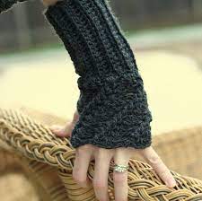 Here it is, the first pattern in the crochet x stitch series fingerless gloves! Twist Fingerless Gloves Crochet Fingerless Gloves Crochet Gloves Crochet Wrist Warmers