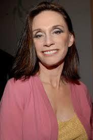 Dinah Walker's Instagram, Twitter & Facebook