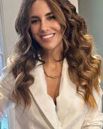 Ariane Thomas's Instagram, Twitter & Facebook