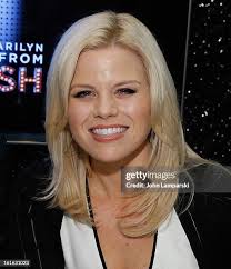 15 Bombshell The Complete Smash Cast Recording Meet Greet Stock Photos,  High-Res Pictures, and Images