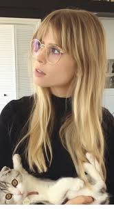 Wir zeigen euch, wie ihr sogar einen bob mit pony so stylen okönnt, dass er perfekt sitzt. 1001 Stylische Ideen Fur Brillen Trends 2021 Fur Damen Blonde Haare Mit Pony Blonde Lange Haare Mit Pony Frisur Langes Gesicht