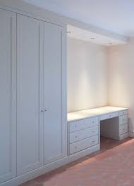 افكارنا تساعدك على تأثيث بيت احلامك غرف ملابس وغرف نوم وغرف كبتات زاويه مع خصم خاص للتواصل واتس اب 500 Bedroom Built In Wardrobe Build A Closet Bedroom Decor