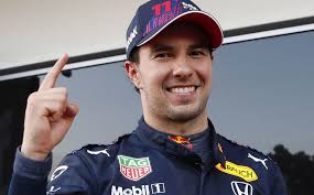 Pictures, live coverage and more! Checo Perez Muestra A Sus Hijos Con Trofeo Del Gran Premio De Baku Mediotiempo