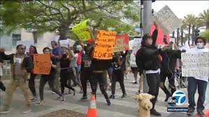 Some of the people protesting george floyd's killing are resorting to looting. George Floyd Death Protests Continue In Los Angeles Abc7 Los Angeles