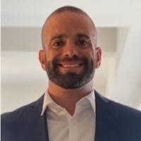 Robert Simas's Instagram, Twitter & Facebook