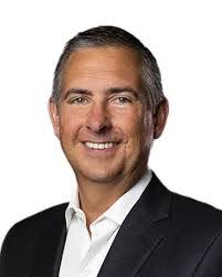 Stefan Ludlow's Instagram, Twitter & Facebook