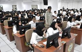 Tes karakteristik pribadi (tkp) soal cpns tkp (tes karakteristek pribadi) merupakan sebuah tes psikologi yang meneliti jenis dan karakter kepribadian para peserta cpns dalam berbagai aspek, termasuk aspek kognitif dan aspek emosi, dengan jumlah soal sebanyak 35 soal, adapun materi soal tkp meliputi: Soal Latihan Tes Cpns 2021 Twk Tiu Dan Tkp Pdf Terbaru Mediasiana Com Media Pembelajaran Masakini