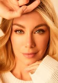 Amanda Watts's Instagram, Twitter & Facebook