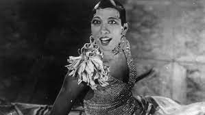 She also devoted much of her life to fighting racism. Mona Horncastles Biografie Uber Josephine Baker Ndr De Kultur Buch Sachbucher