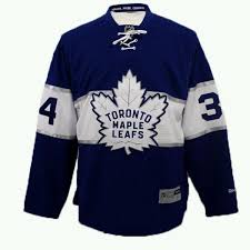 When conn smythe bought the team in 1927, he renamed them the maple leafs, since he once scouted a team called the east toronto maple leafs. smythe, a world war i veteran, was very patriotic and liked the grammatically incorrect name's link to canada's national symbol. Maple Leafs Clothing Toronto Www Macj Com Br