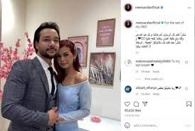 ممثلة مصرية شابة ابنة الفنان احمد زاهر لها اخت وهي ملك أحمد زاهر.ليلى احمد زاهر احدث اعمالها مسلسل الفتوة عام 2020 ظهرت في برنامج منى الشاذلي مع والدها الفنان احمد زاهر. Ù…Ù†Ø© Ø¹Ø±ÙØ© ØªÙ†Ø´Ø± ØµÙˆØ±Ø© Ù…Ø¹ Ø®Ø·ÙŠØ¨Ù‡Ø§ Ø¬ÙŠ Ø¨ÙŠ Ø³ÙŠ Ù†ÙŠÙˆØ²