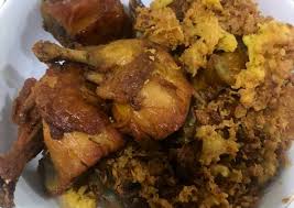 Berikutnya, tumis bumbu halus dan masak bersama kaldu serta ayam. Cara Membuat Ayam Goreng Kremes Bumbu Kuning Yang Enak Dengan Bahan Yang Seadanya Resep Kampung