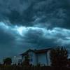 „am nachmittag und am abend können sich dann teils schwere gewitter bilden, örtlich besteht „nicht ausgeschlossen, dass es teilweise in den gewittern zu windgeschwindigkeiten über 100 km/h. 1