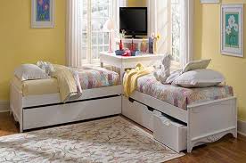 Corner Utilisation With L Shaped Trundle Beds Cute Set Up For A Shared Room Bunk Bed Designs Corner Twin Beds Kids Twin Bed