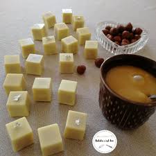 Chocolat Blanc Fourre Caramel Beurre Sale Cuisineaddict Recette Chocolat Maison Chocolat Blanc Chocolats Faits Maison