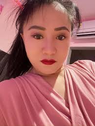 Wonder how this guy managed to survive in Singapore? 😗 Just to think that  there's at least 1 inter-racial couples out of 5 in the street of  Singapore. 😅