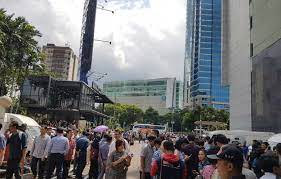 Gempa dirasakan salah satunya di gedung transmedia, jalan kapten tendean, jakarta selatan, jumat (2/8) pukul 19.05 wib. Gempa 6 4 Sr Guncang Jakarta