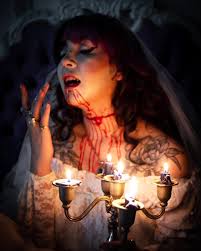 Vean la serie entera. Me encanto hacer esta producción. Gracias a les  chiques q lo dieron todo y mas! 🕯 Ella: @mora.blacksoul Makeup, hairstyle,  art direction: @m.naxareth . . #gothicstyle #photography #blood #