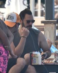 Serdar ortaç eski eşi chloe loughnan hakkında konuşmama kararı alındığını doğruldı. Burcu Biricik Bikinili Yakalandi Esi Emre Yetkin Isyan Etti Gercek Gundem