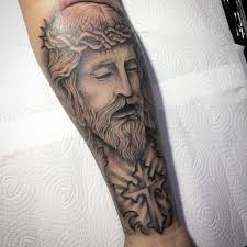 Tatuagem De Jesus Cristo 70 Inspiracoes Cheias De Fe He is a central figure in christianity and is emulated as the jesus returned to galilee and made trips to neighboring villages. tatuagem de jesus cristo 70