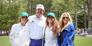 Jon rahm shoots an insane 61, 10 under par, during the third round of the wgc mexico championship 2020. Phil Mickelson Ehefrau Tochter Familie Vermogen Haus Grosse