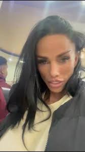 Getting a manicure and pedicure! I love it, so relaxing! #harveyprice  #katieprice #Christmas #manicure #fblifestyle